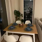 Stylish 2-Bedroom Apartment In London - Sleeps 4