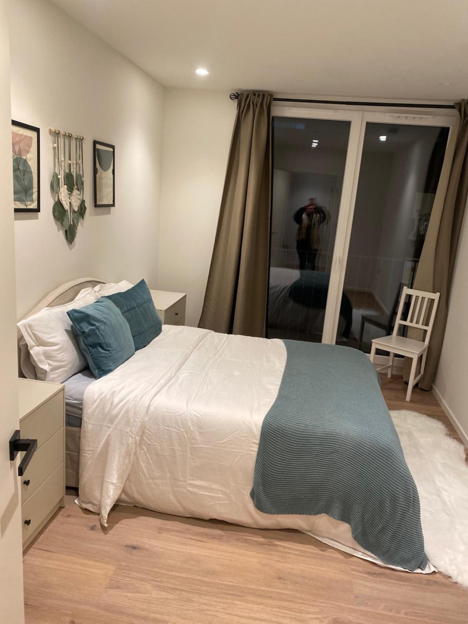 Stylish 2-bedroom In - Sleeps 4 *